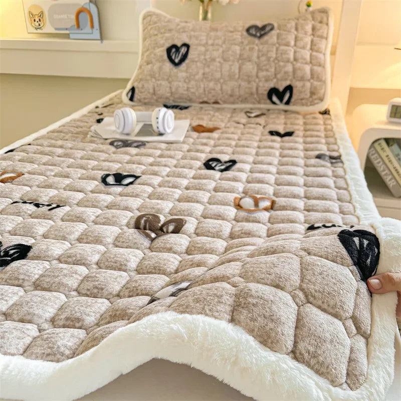 Winter Soft Thick Flannel Mattress Toppers Dormitory Single Double Bedspread Warm Bed Sheets Mattress Cover Fold Tatami Thin Mat