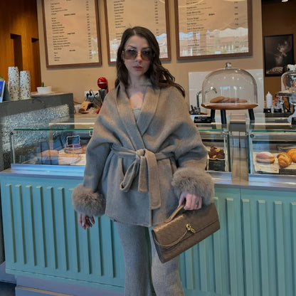 Graue Damenjacke mit Schnürung und Fuchspelzärmeln, eleganter mittellanger Wollmantel mit V-Ausschnitt, 2025, Herbst, lässige Mode, Pendler-Outwear