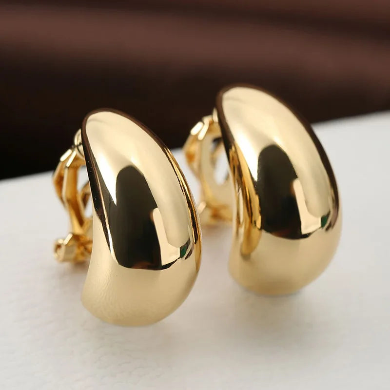 New French Light Luxury Droplet Shaped Ear Clip with No Ear Holes, High Grade, Simple and Smooth Female Earrings Accessories.