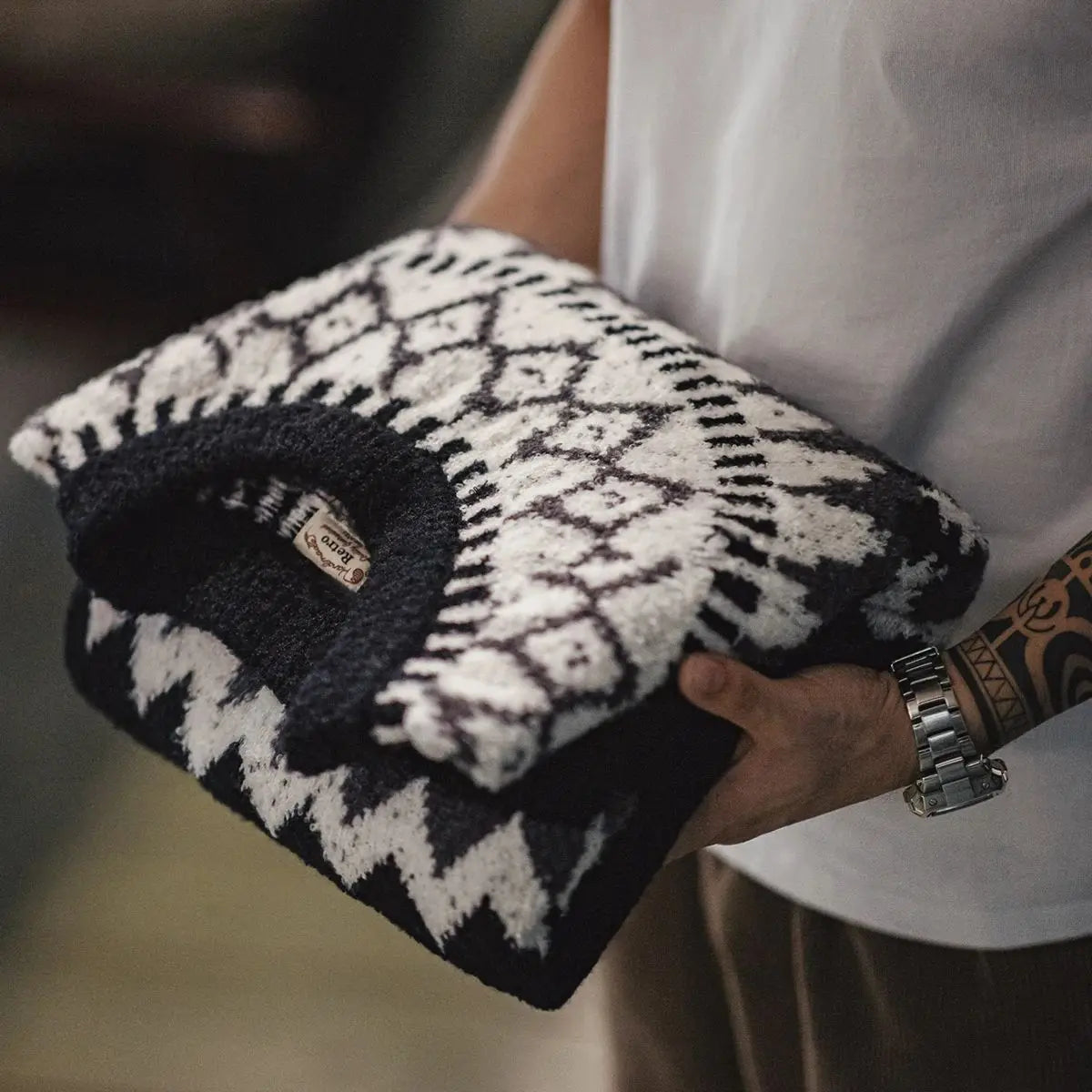 Maden Vintage Heavyweight Fair Isle Icelandic Sweater Round Neck Jacquard Bottom Knitwear Thickened Warm Pullovers for Christmas.