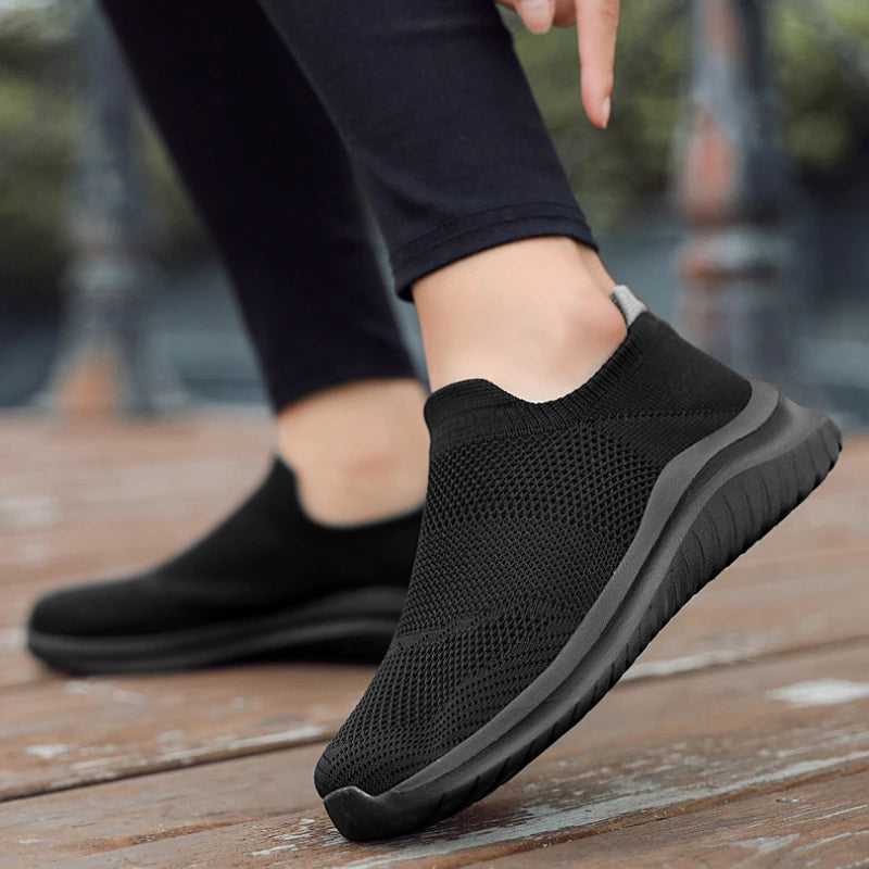 Men Sneakers Unisex Casual Shoes Soft Sole Slip-On Vulcanized Shoe Lightweight Loafers Plus Size Walking Men Shoes Tenis Hombres.