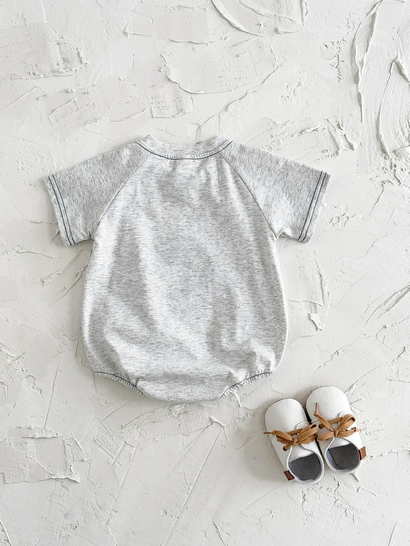 INS Sommer Neue Baby Body Neugeborenen Kleidung Jungen Mädchen Baumwolle Dreieck Strampler Plüsch brief Kurzarm Infant 0-18M