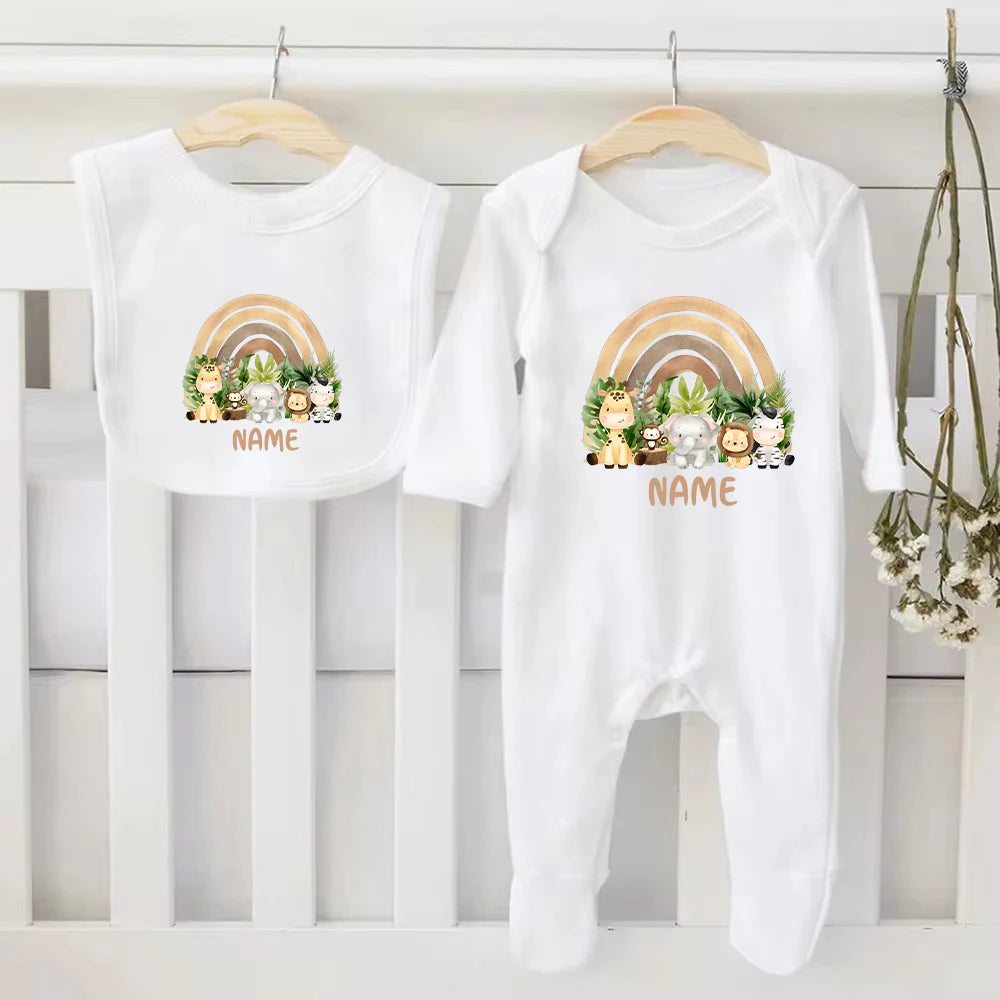 Personalisierte Baby-Lätzchen und Strampler, 2-teiliges Set, individuelles Tier mit Namen, Baby-Baumwoll-Lätzchen, Neugeborenen-Overall, Wild One-Geschenke für die Babyparty.