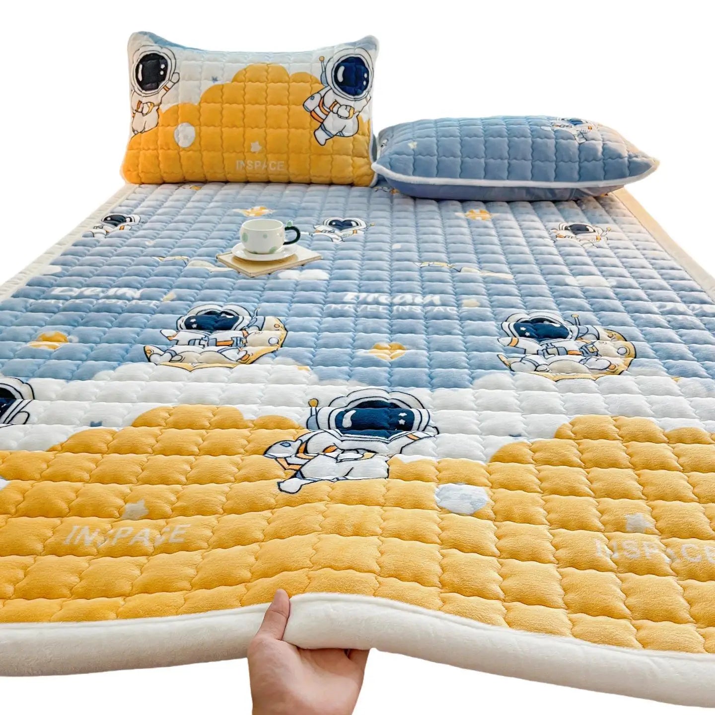 Winter Milk Velvet Mattress Toppers Thicken Quilted Bedsheet Student Bedspreads Washable Mattress Cover Queen Bedding Coverlets.