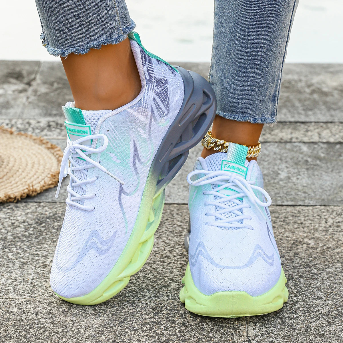 Women's Sneakers 2025 New Fashion Breathable Trainers Comfortable Sneakers Women Mesh Fabric Lace Up Female Footwear Women Shoes.