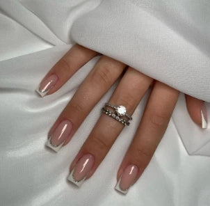 24Pcs/set Almond Press-On French Nail Tips Green Cat Eye False Nails Simple&Elegant Wearable Nail Art for Women&Girls Daily Wear.