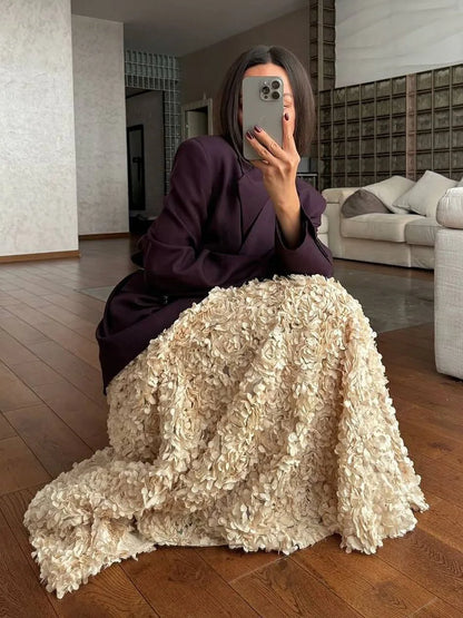 Light Luxury Evening Skirt Autumn Winter Women's Slim Fit Loose Warm Embroidered Petal Side Split Design Temperament Skirt New