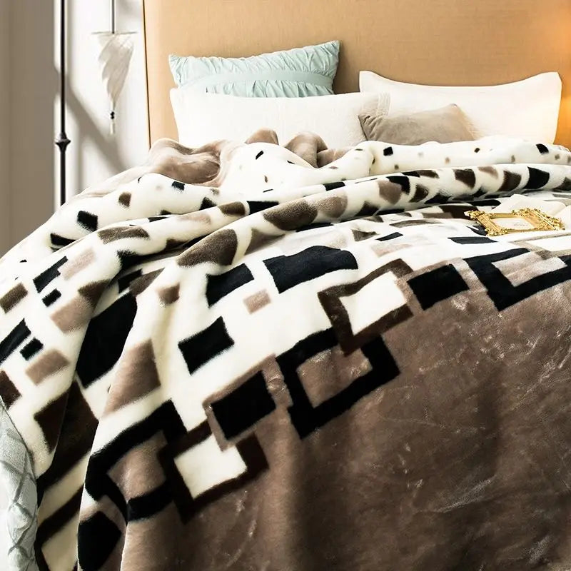 Winter Raschel Blankets Thickened Soft Comfortable and Fluffy Plush Quilt Home Multifunctional Single Person Double Warm Blanket.