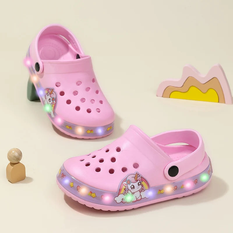 Light Sandals for Girls Pink Cartoon Printing Summer Beach Kids Shoes Outdoor Non-slip Classic Design Children's Casual Clogs.