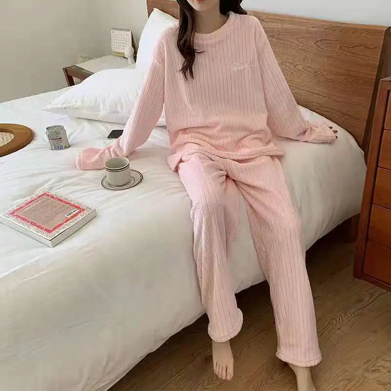 New Autumn/Winter Coral Fleece Pyjamas for Women Thickened Homewear Student Comfort Cotton Fleece Plus Size Fashion Pyjama Set.