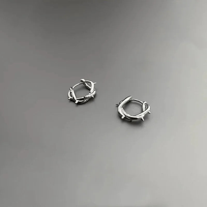 Hiphop Punk Thorn Hoop Earrings for Man Women Classic Piercing Ear Cartilage Tragus Simple Huggie Hoop Rock Jewelry Gift.