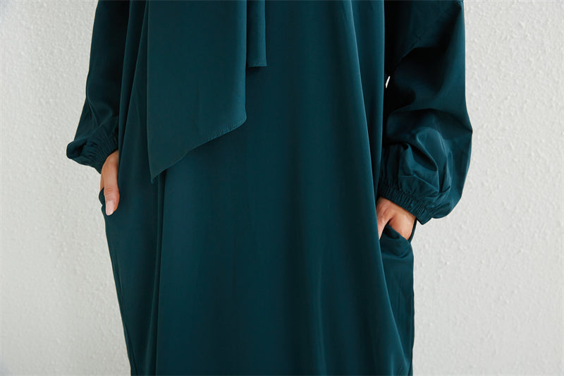 Muslim abaya