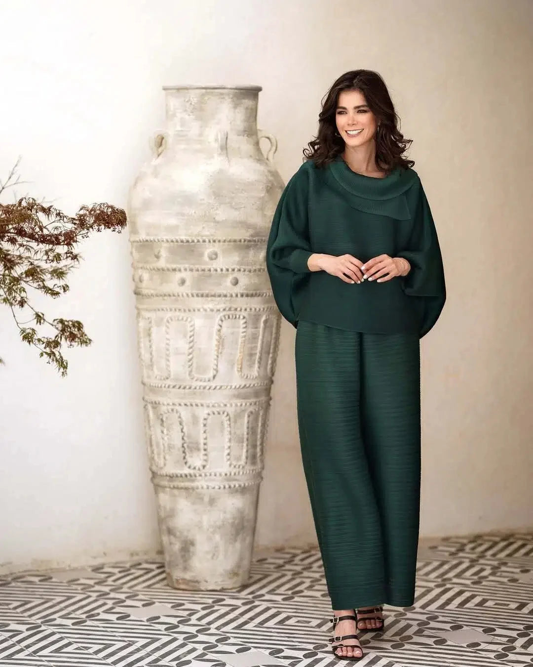 YUDX Miyake Pleated New Women's Fashion Clothing Set, Stand Up Collar Bat Sleeve Top, Wide Leg Pants Two-piece Set.