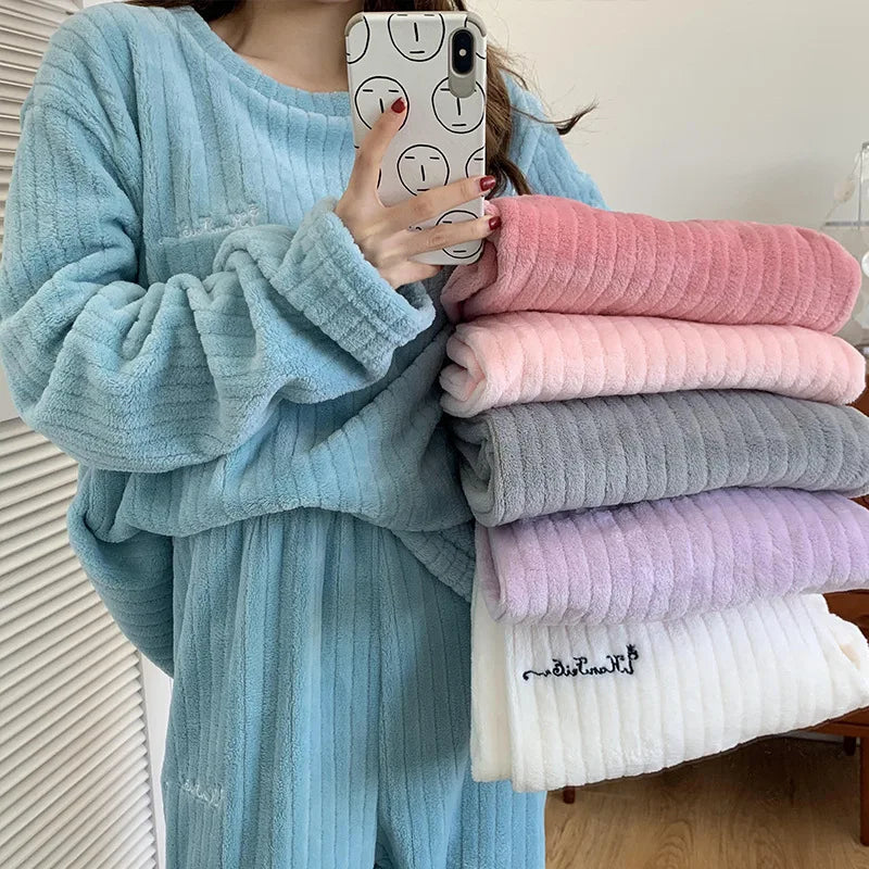 New Autumn/Winter Coral Fleece Pyjamas for Women Thickened Homewear Student Comfort Cotton Fleece Plus Size Fashion Pyjama Set.
