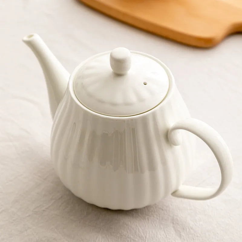 Bone China Coffee Pot Office Teapot Ceramic Large Capacity Tea Pot with Filter Creative Household Simple Handmade White Kettle.