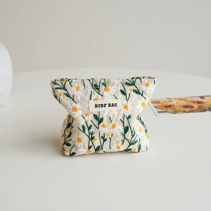White Embroidery Daisy Women's Makeup Bag Portable Coin Purse Key Case Cosmetics Lipstick Storage Bag Commuter Liner Bag Ins.