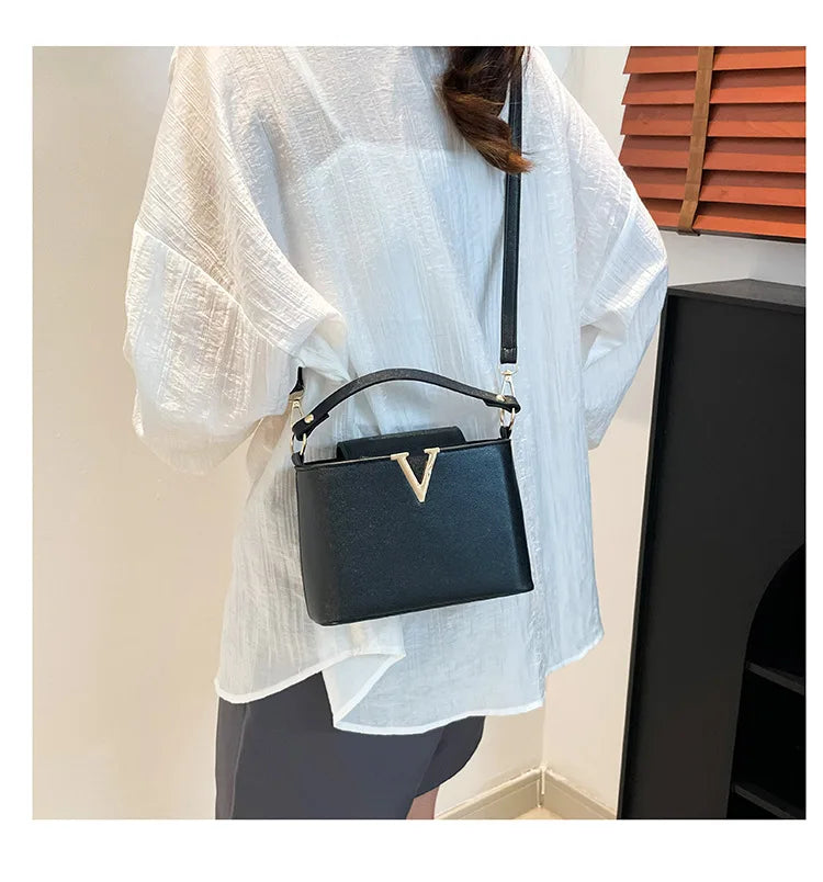 Luxury Women's Tote Bag, Chic V Shaped Stylish Pu Leather Bucket Bag, Top Cover Handbag Women Shoulder Crossbody Bag for Woman
