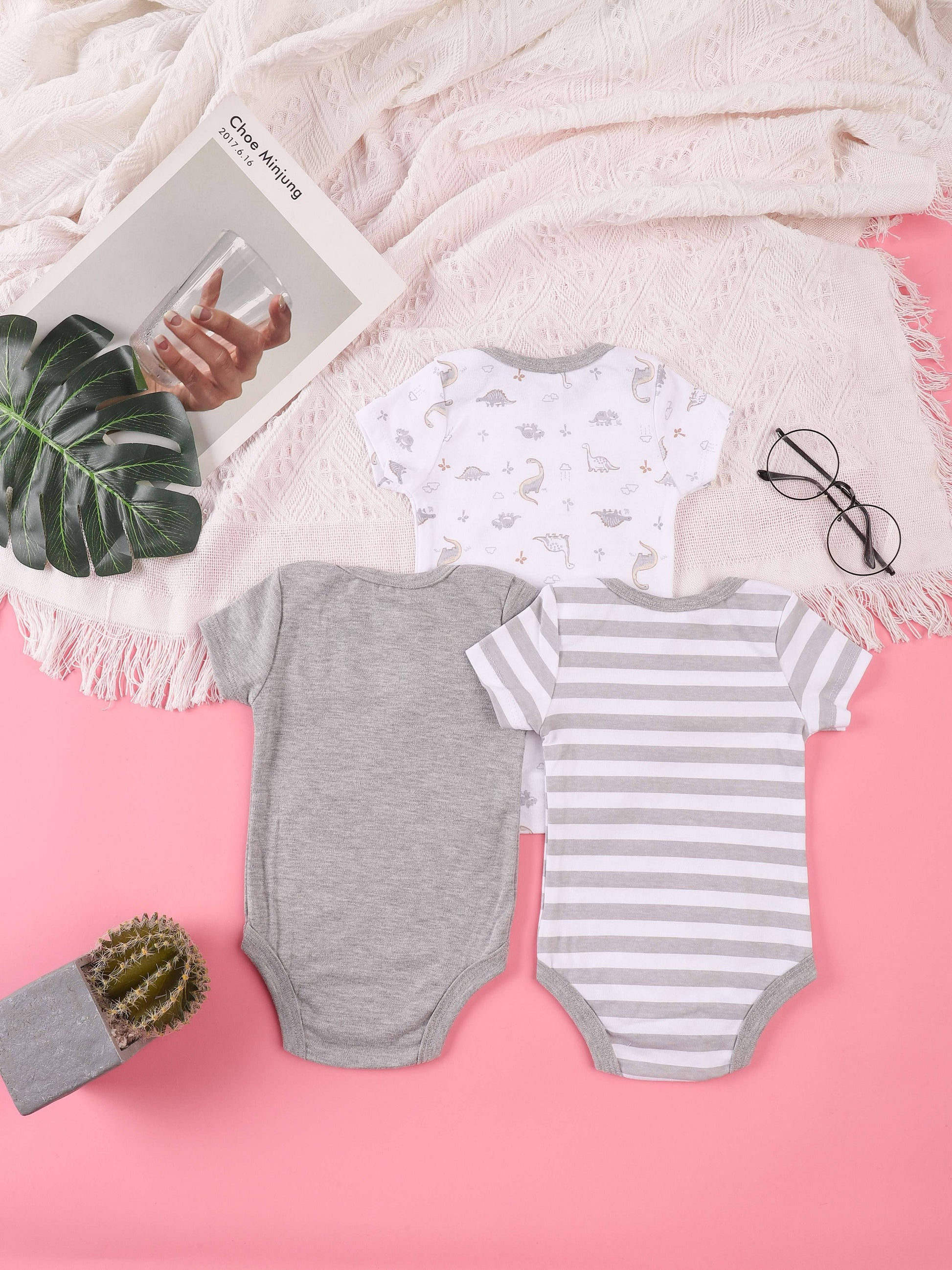 3PCS Sommer Jungen und Mädchen Nette Muster Hoodie Set Kurzarm Dreieck Overall Neugeborenen Baumwolle Bequeme Overall Pyjamas.