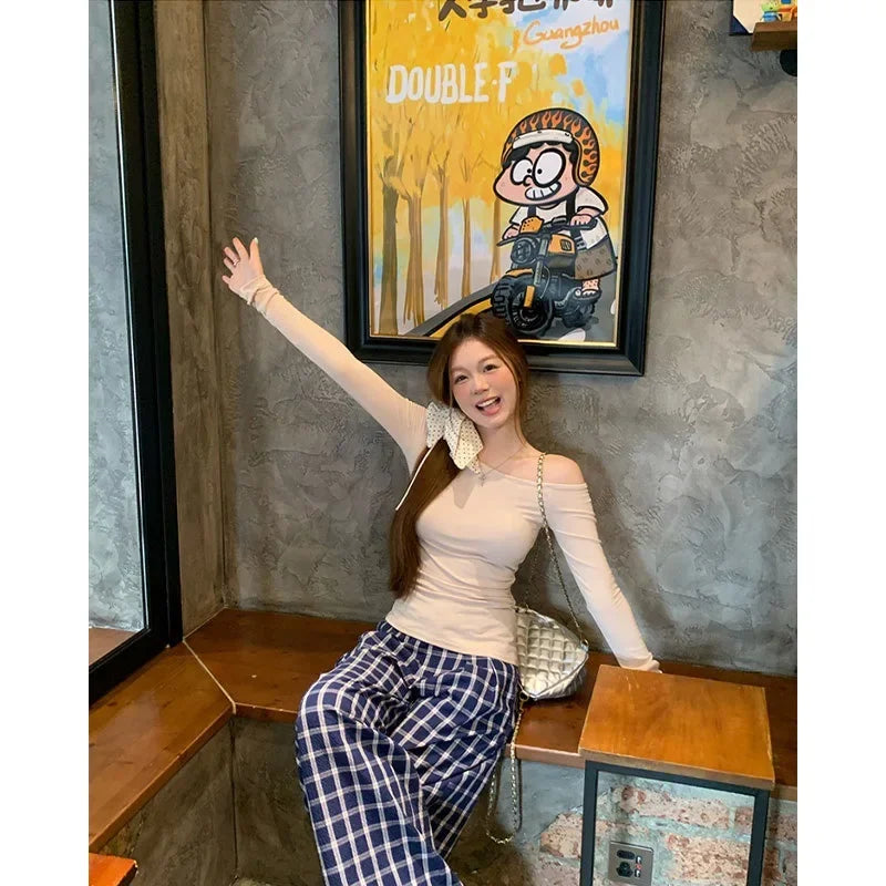 Spicy Girl Diagonal Shoulder Long Sleeve Women's T-shirt Base Layer Shirt Waist Inward Design Polo Collar Top.