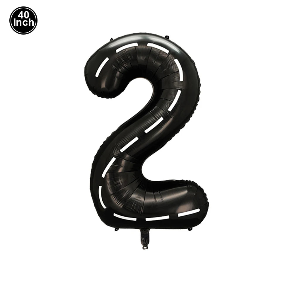 Rennwagen-Thema, zwei schnelle Jungen, Partydekorationen zum 2. Geburtstag für Rennwagen, karierte Flaggen, Rennrad, Einweggeschirr.