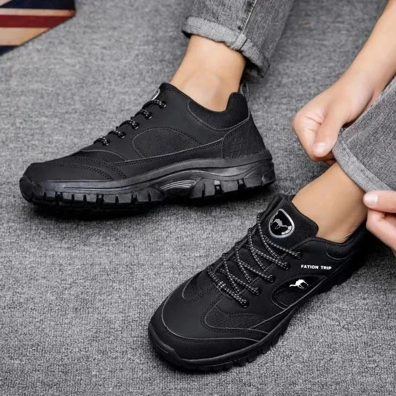 Outdoor Men Hiking Shoes New Male Sneakers Non-slip Male Ankle Boots Lightweight Men Walk Shoes Winter Fur Shoes Tenis Masculino.