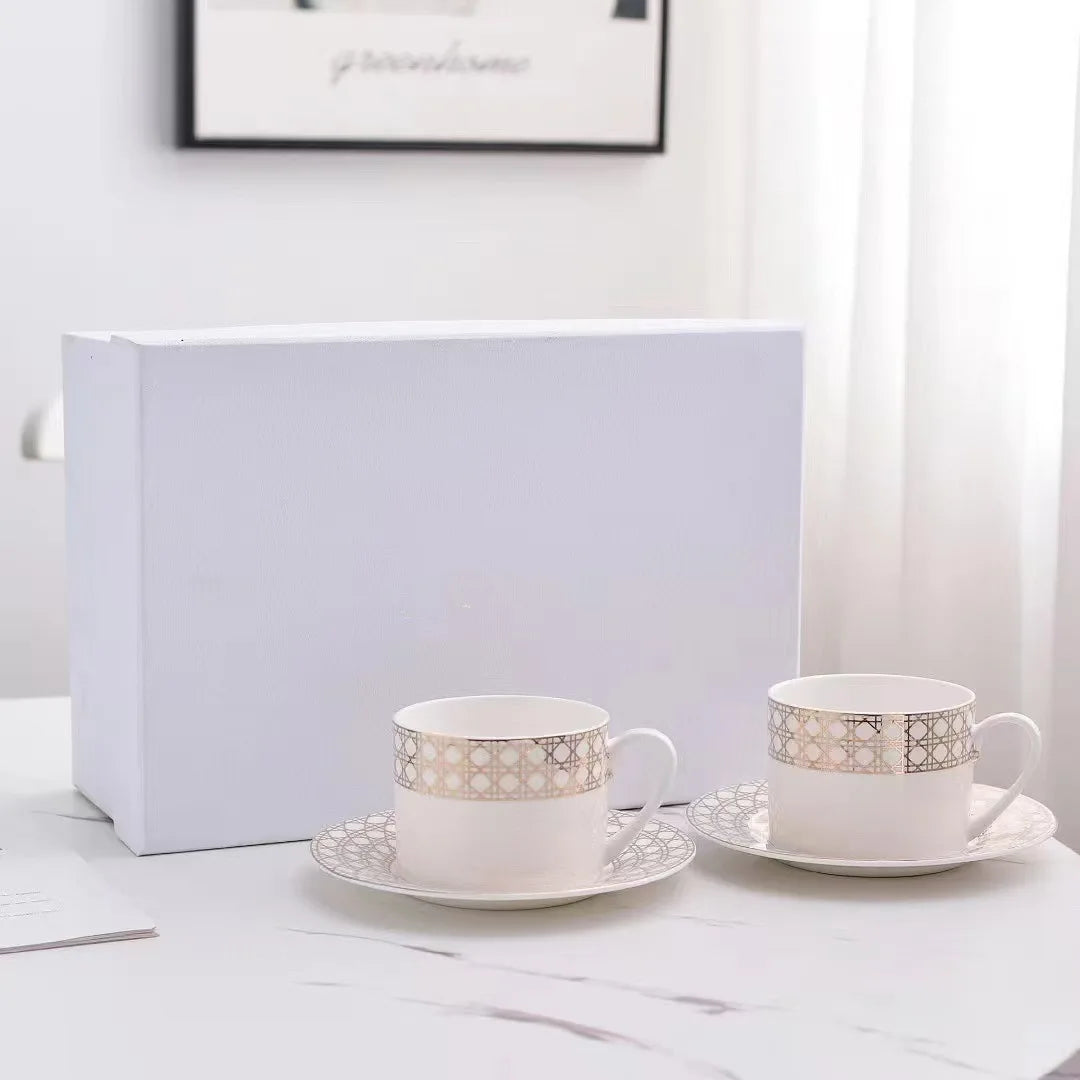 Red, Blue, Gray Tiger Series  Animal Images Bone Porcelain Coffee Cup Plate European Afternoon Tea Cup and Saucer Set Gift Box