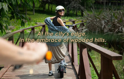 Kukirin A1 Folding Electric Scooter, 800W 48V 13Ah Battery, 10 "Vacuum Tire, 45 km/h Max Speed 45km Range Front & ReverDisc Brake.