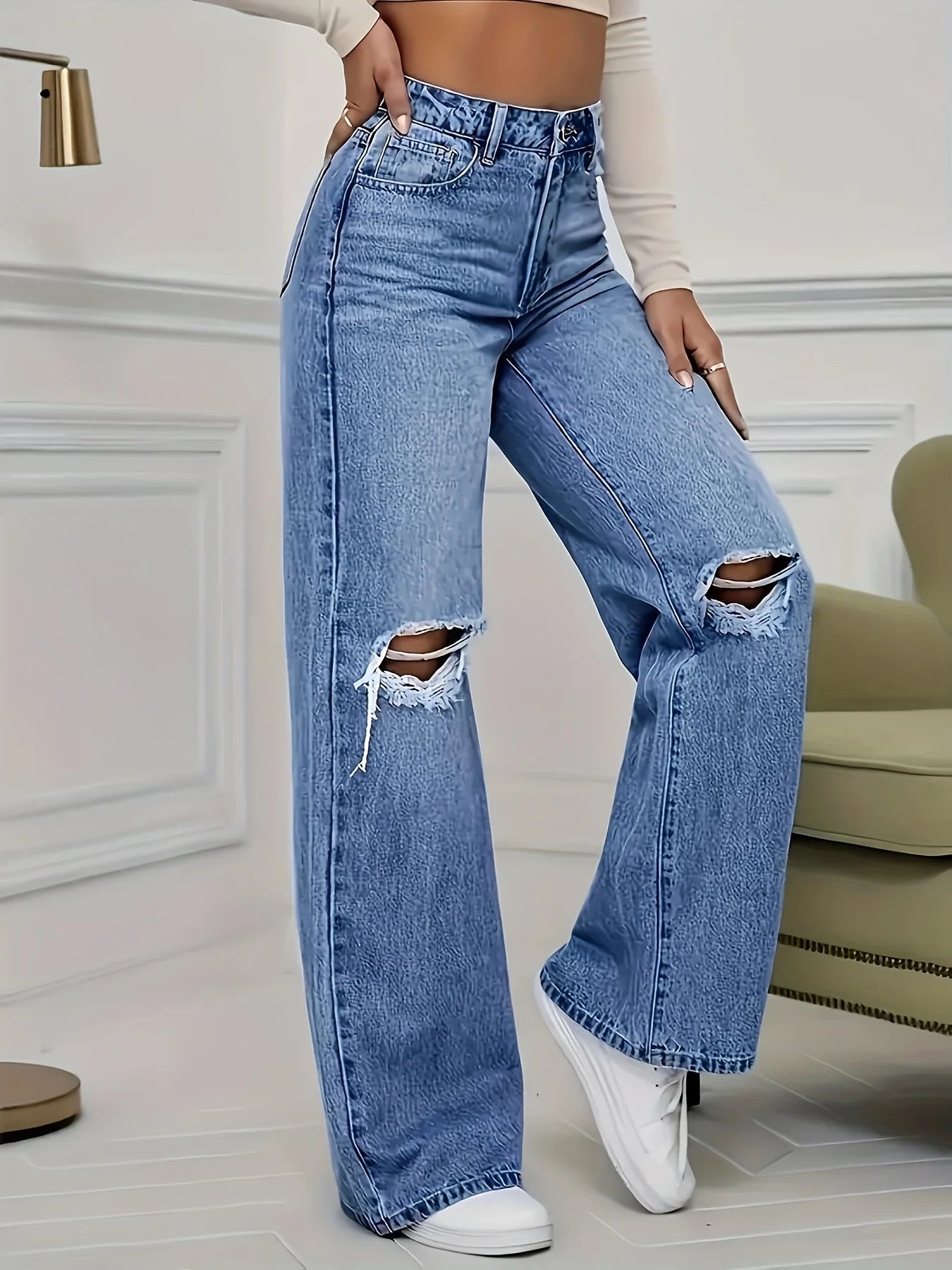 Women's High-Waisted Straight Leg Denim Jeans with Ripped Details, Casual and Fashionable Pants.