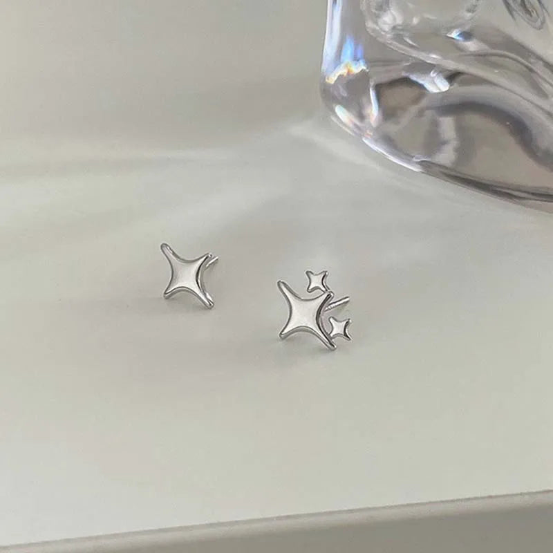Y2K Style Hollow Pentagonal Stud Earrings for Women Personalize Star Asterism Round Ear Buckle Metal Accessories Fashion Jewelry.