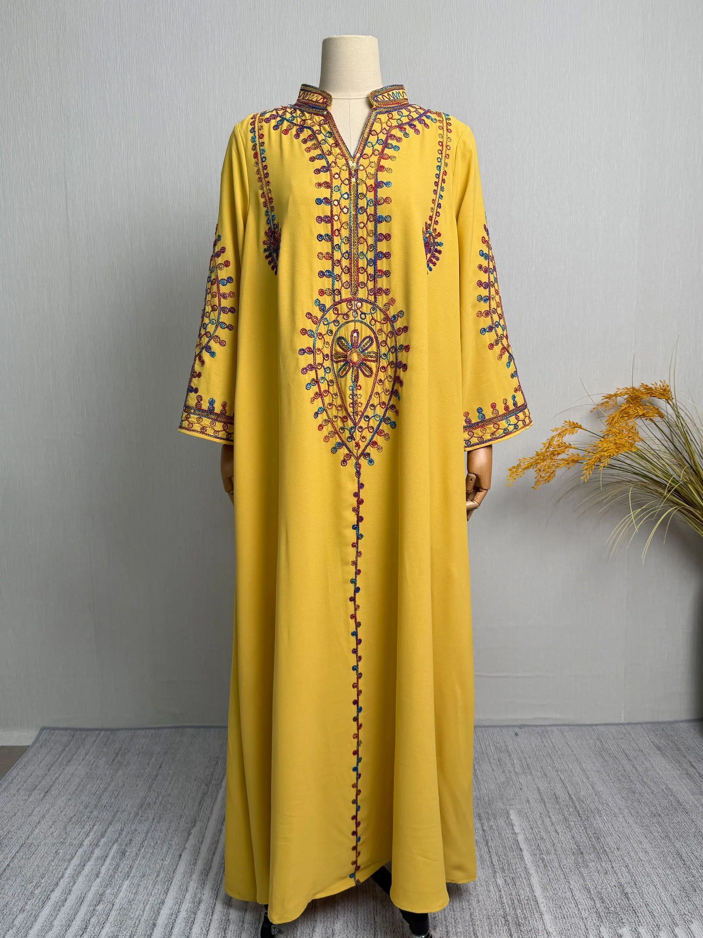 Dubai 2025 Hot Sell Moroccan Islam Women Style Yellow Abaya Intricate Hand Embroidered Patterns for Arabian Cultural Gatherings.