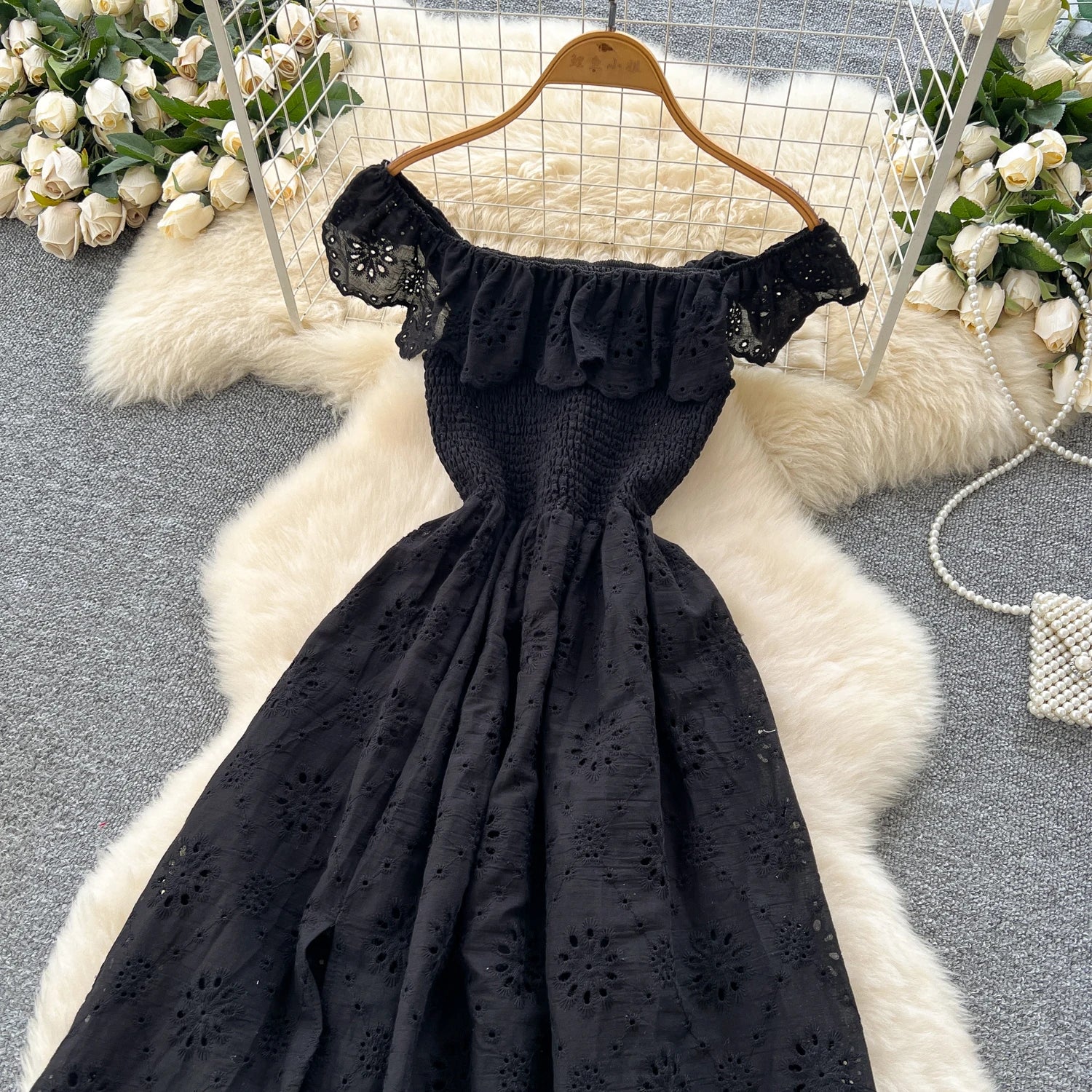 SINGREINY Schickes, ausgehöhltes Kleid mit Stickerei, Rüschen, Spleiß, schulterfrei, elastisch, gerüscht, schlank, 2025, solides, sanftes, langes Urlaubskleid.