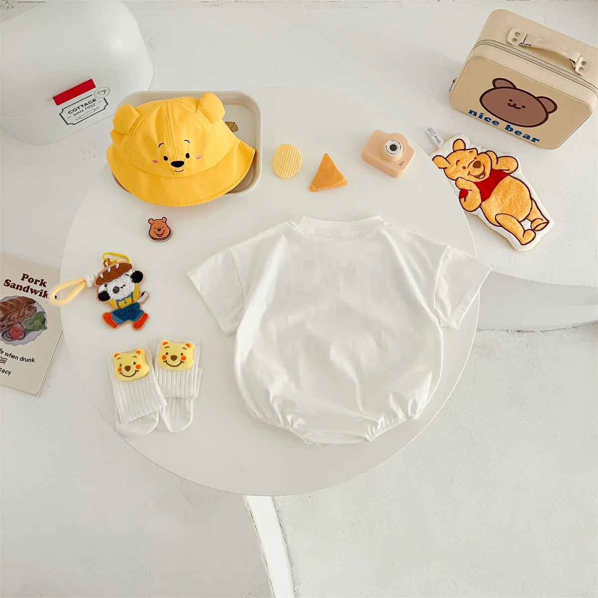 Cartoon Pooh Bär Bodys Schatz Tasche Furz Kleidung Baumwolle Weiche Sommer Baby Kleidung Neugeborenen Fotografie Strampler K5652.