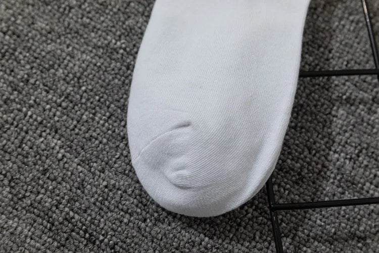Simple European and American street letters white men's and women's socks sports hip hop college style socks.