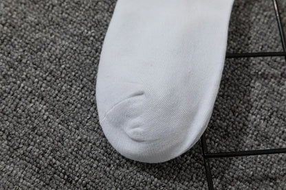 Simple European and American street letters white men's and women's socks sports hip hop college style socks.