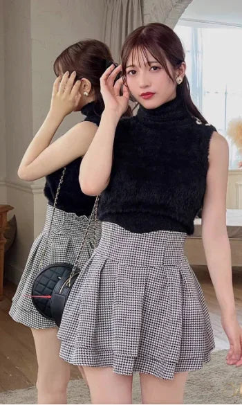 Japanese Lolita Black Skirts Women 2025 Spring Autumn New Radian Waistline Slim Short Pleated Skirt Female Mini Skirt Culottes