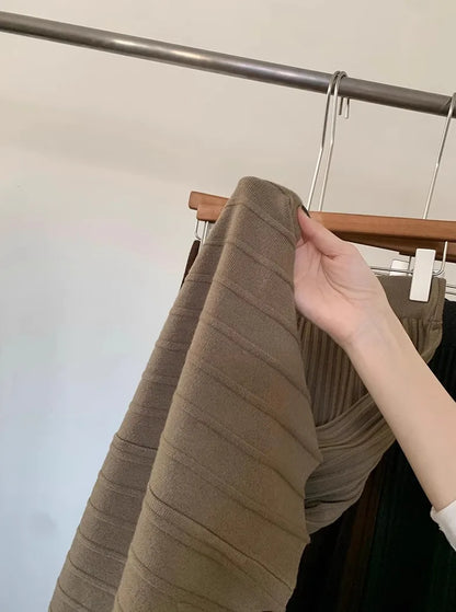 2026 Khaki Cashmere Knitted Midi Skirt for Women, Loose Fit, Draped, Slimming A-Line Pleated Skirt for Autumn and Winter.