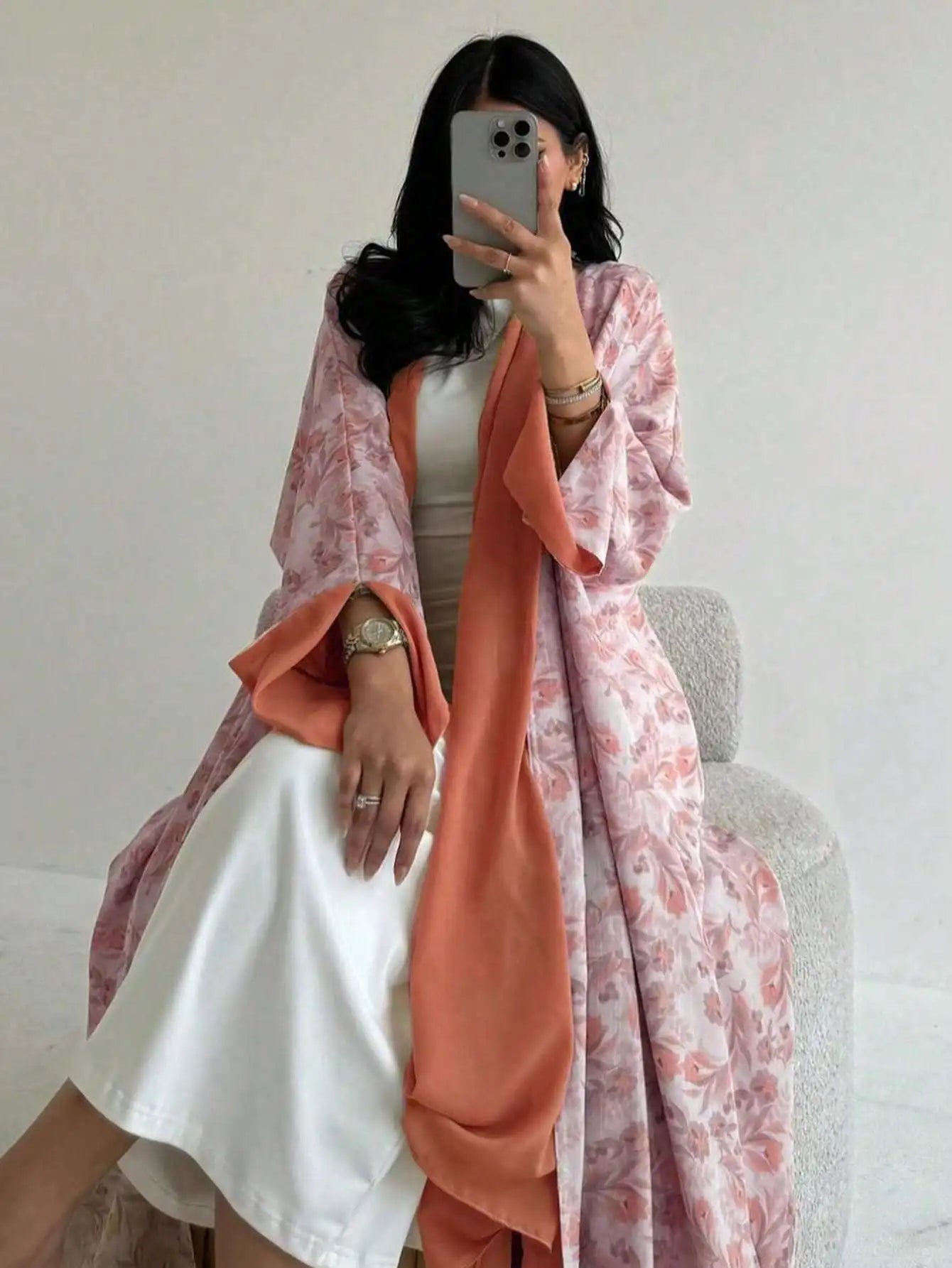 Lockeres, mit Blumenmuster bedrucktes Abaya-Langarmkleid für den orientalischen Nahen Osten für Damen, elegante Robe mit offener Vorderseite ohne Schal.