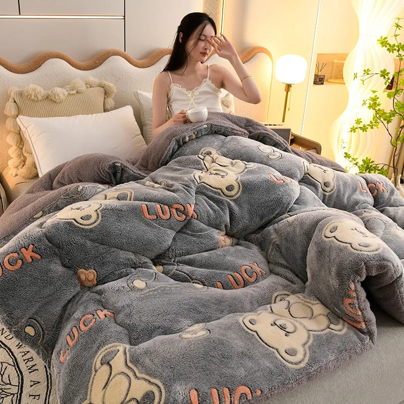 1Pc Snowflake Velvet Skin-Friendly Milk Velvet Quilt Quilt Core Suitable for Bedroom Apartment Winter Thickeneded Warm Comfortable Fashion Print Ins Style 1.5/1.8/2/2.2m Bed.