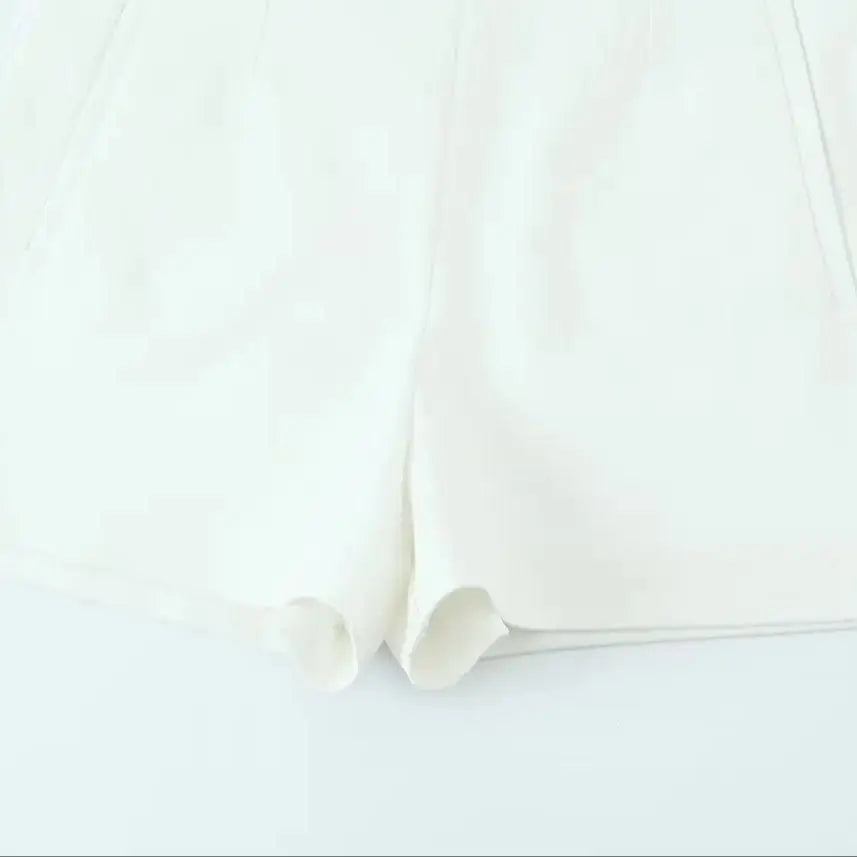 ZBZA Women High Waist A-line Shorts Loose Fit Double Pocket Zipper Solid Color Casual Mini Shorts Spring Summer New Chic Shorts.