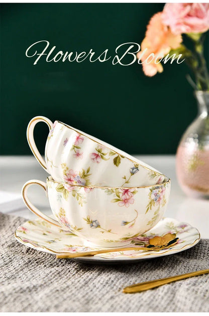 Tea Set Ceramic Coffee Cup Suit British Style High-Grade Bone China Golden edge Tea Cup And Saucer With A Spoon.