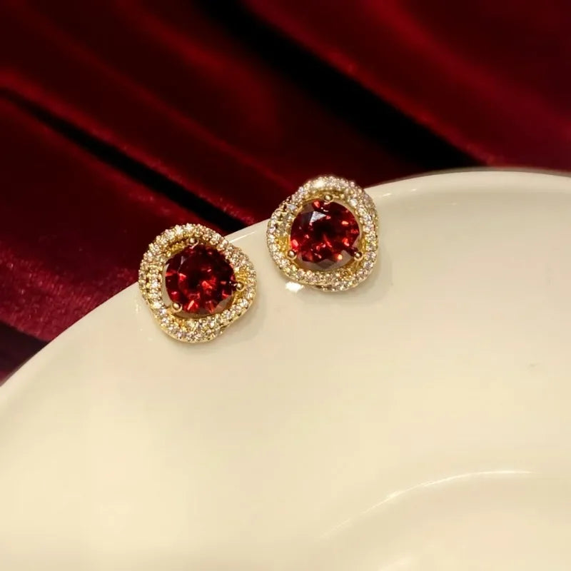Uorich Light Luxury French Retro Inlay Burgundy Zircon Studs Earring for Women Design Not Easy To Fade Ear Studs Jewelry Gifts.