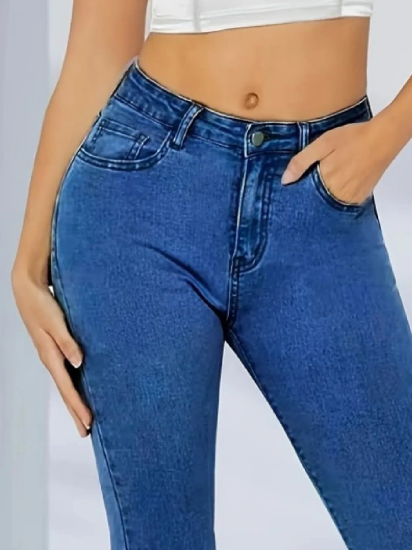 Plus Size Diamond Decorated Elastic Slim Fit Jeans Women's plus Size Washed Denim Stretchy Comfortable Big Size Female Pants.