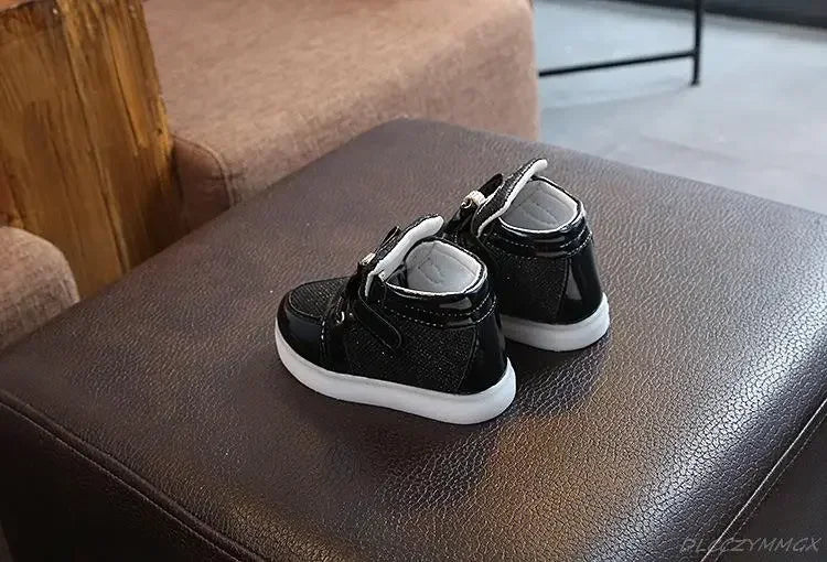 New Children Luminous Shoes Boys Girls Sport Running Shoes Baby Flashing Lights Fashion Sneakers Toddler Little Kid LED Sneakers.