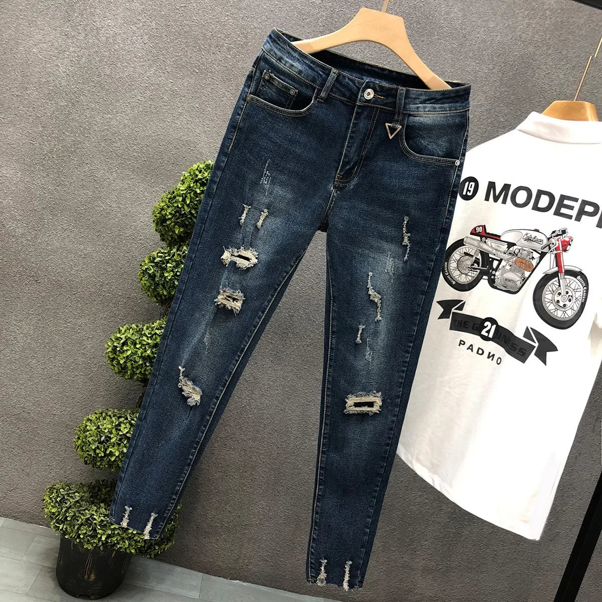 Trendy Unique Holed Men's Jeans Straight Leg Slim Fit Cropped Pants Summer Style Casual Business Fashion Shorts For Men.