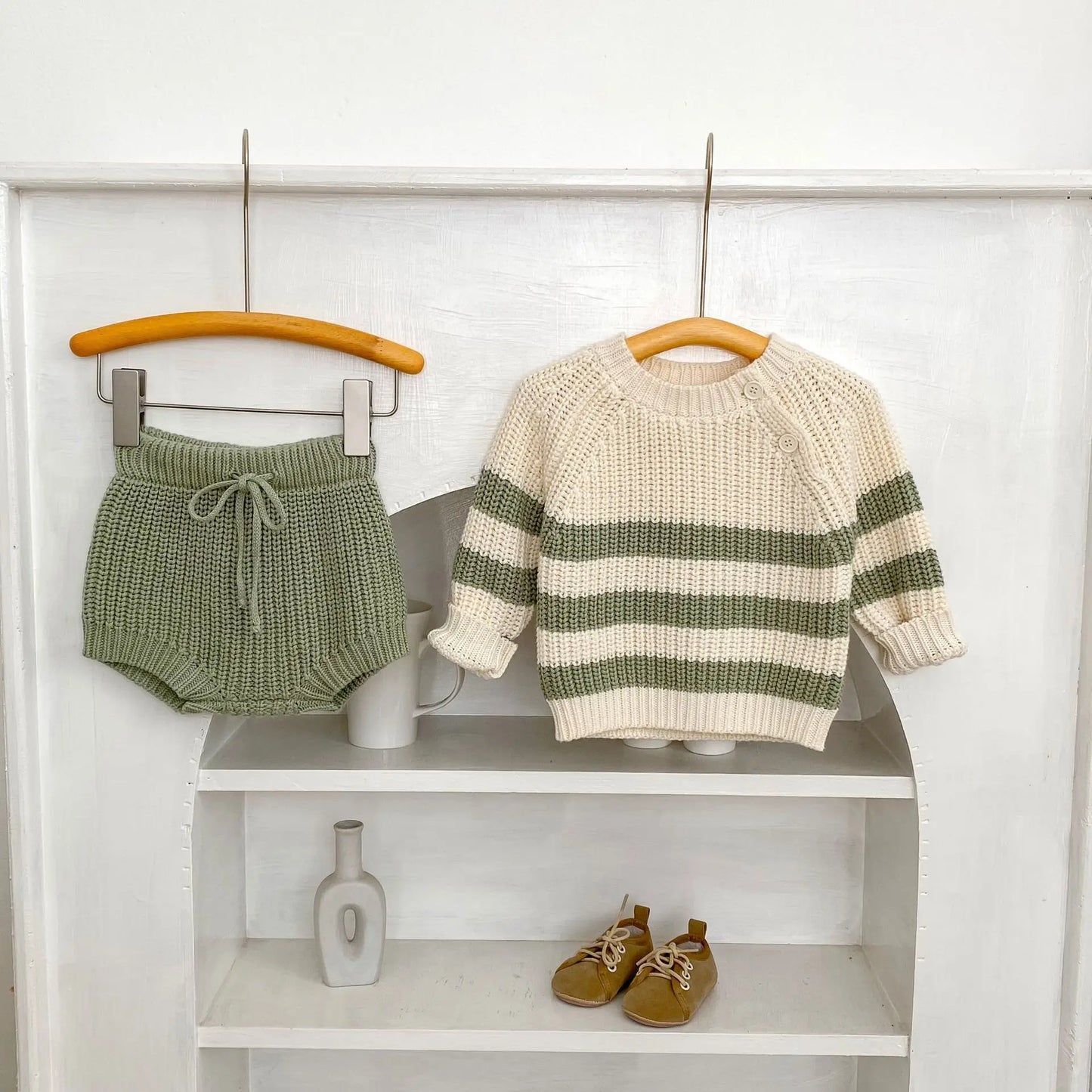 Baby-Pullover für Herren und Damen, neue Herbst-Stile für Säuglinge und Kleinkinder, gestreifte Strickoberteile und Hosen-Sets.
