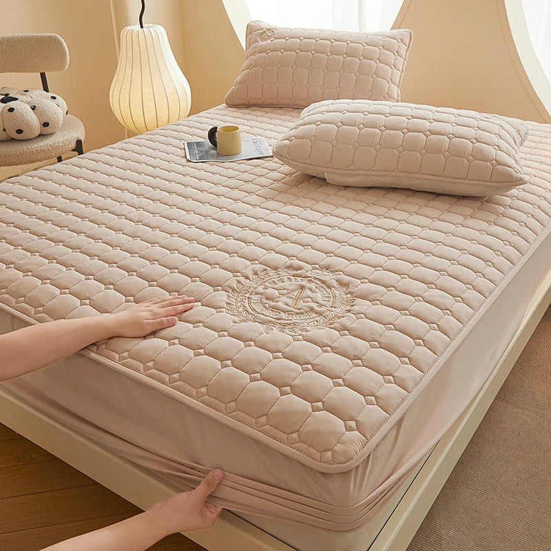WOSTAR Thicken quilted mattress protector cover solid embroidery luxury double bed elastic fitted sheet style bed protection pad.