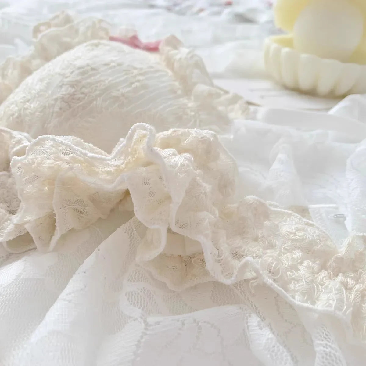 Japanese girl underwear female sweet cute pure desire without underwire bow lace edge thin bra set.