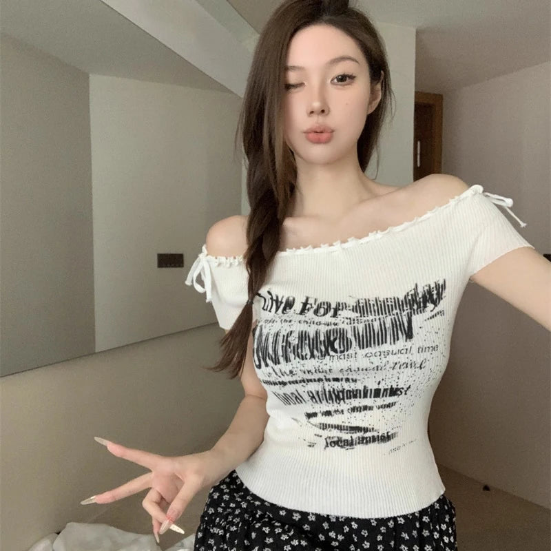 Summer Fashion Slim Fit One Shoulder Sexy Knot Elastic Red T-Shirt For Women.