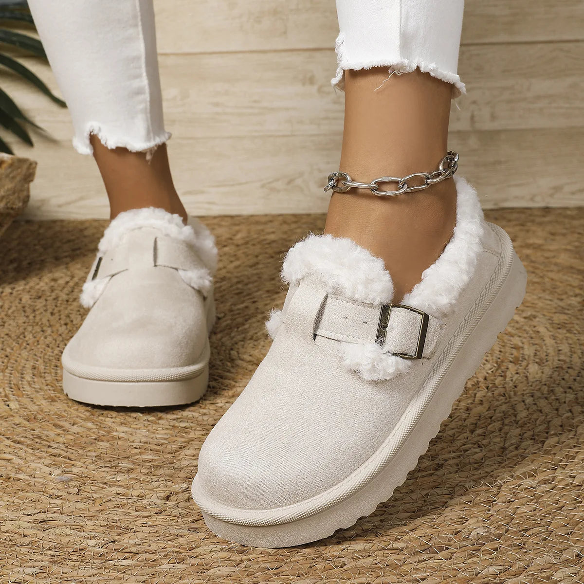 New 2025 Winter Women's Boots Plush Fashion Retro Bean Shoes Cotton Women's Flat Sole Slippers Platform Women Boots.