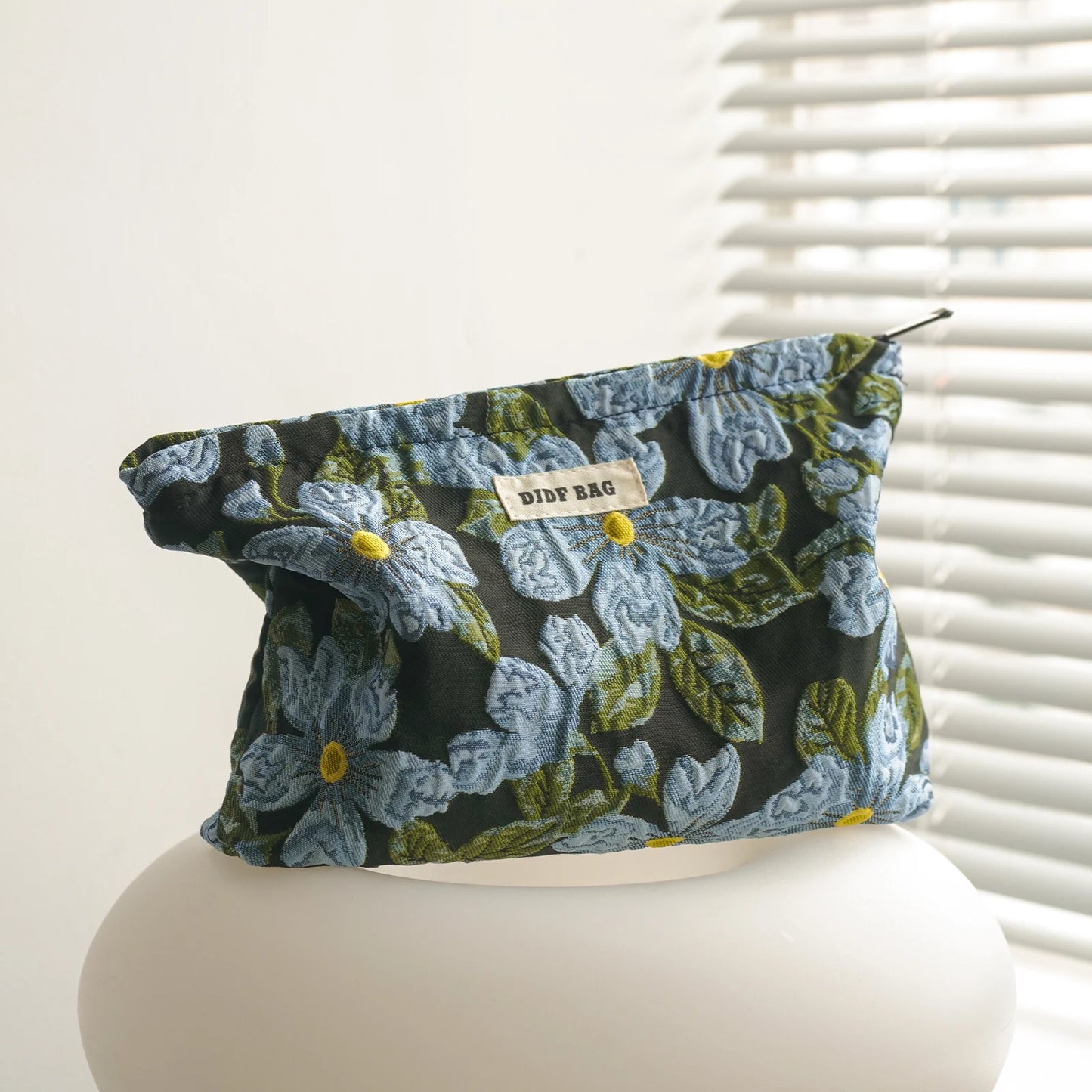 White Embroidery Daisy Women's Makeup Bag Portable Coin Purse Key Case Cosmetics Lipstick Storage Bag Commuter Liner Bag Ins